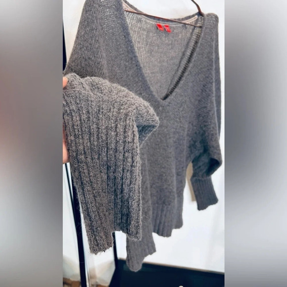 Esprit V-Nexk Dolman Sleeve Wool Blend Sweater- size M/L - Picture 5 of 7